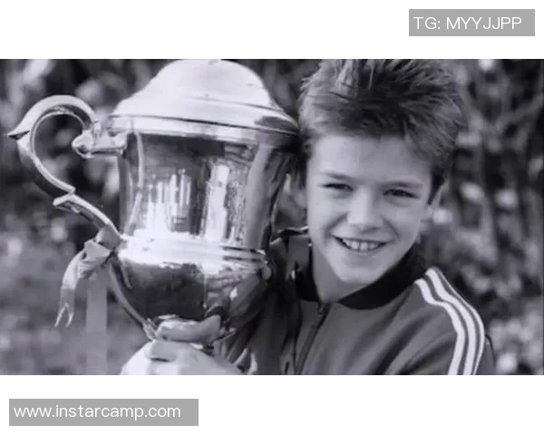 探寻15个字母足球明星的传奇人生与辉煌成就的背后故事